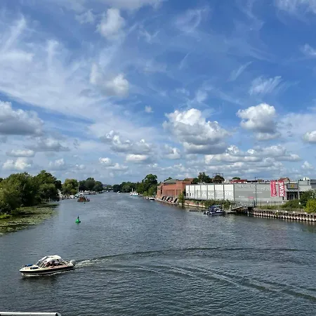 Wohnen In Loriots Wasserstadt Mit Kamin Und Magentatv Apartment